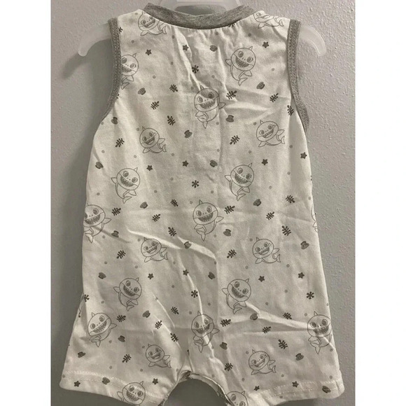 BABY SHARK 2 PIECE 6/9 MONTHS NEW - Picture 8 of 9